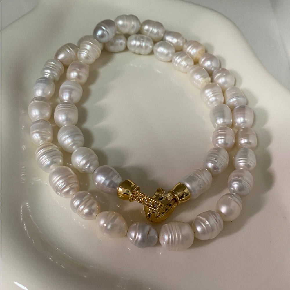 Freshwater Pearl Necklace | White Pearl Strand | Classic Elegant Jewelry - Picture 1 of 3